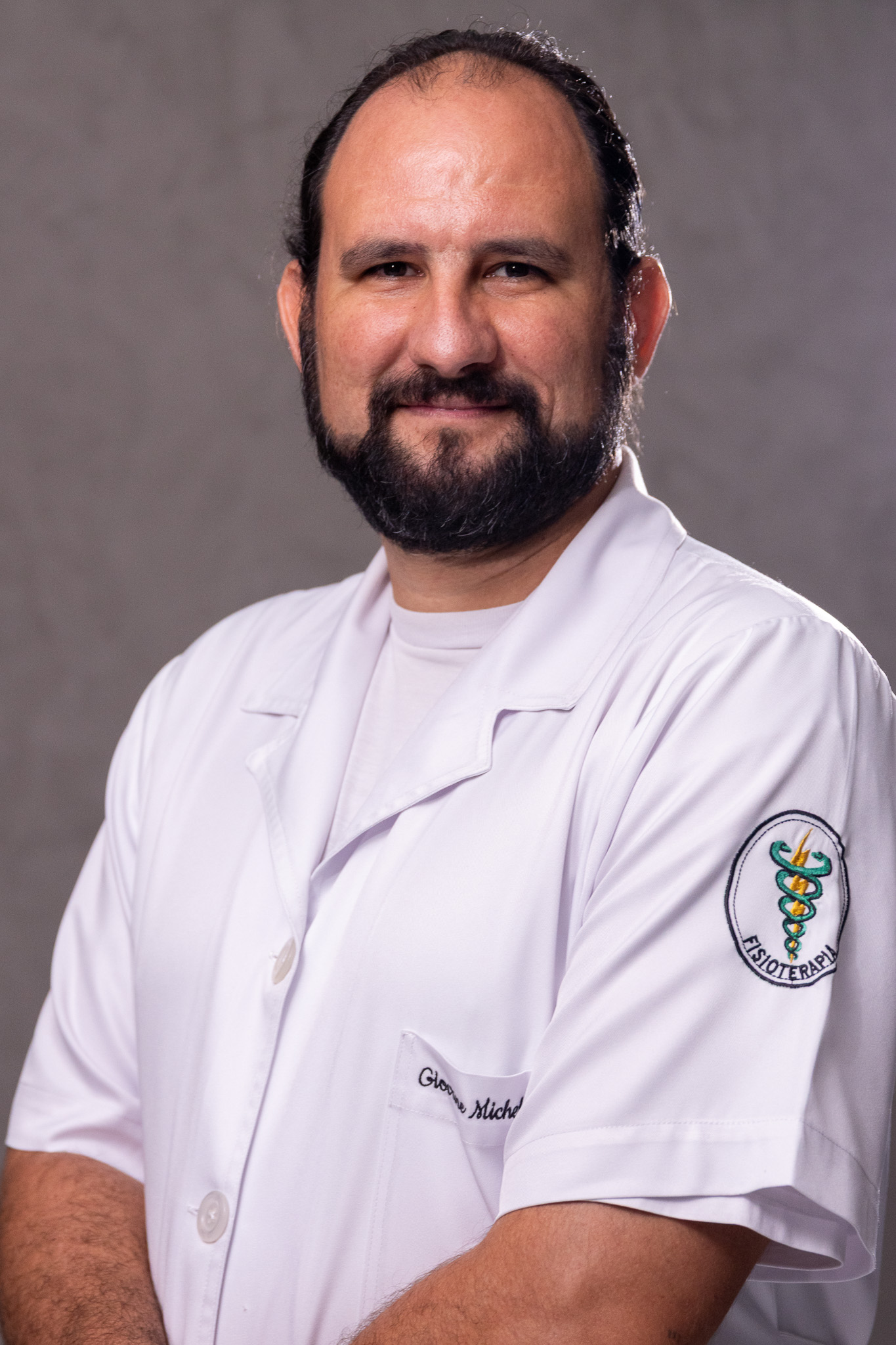 Fisioterapeuta Giovane Baberge em atendimento domiciliar – Baberge Fisioterapia
