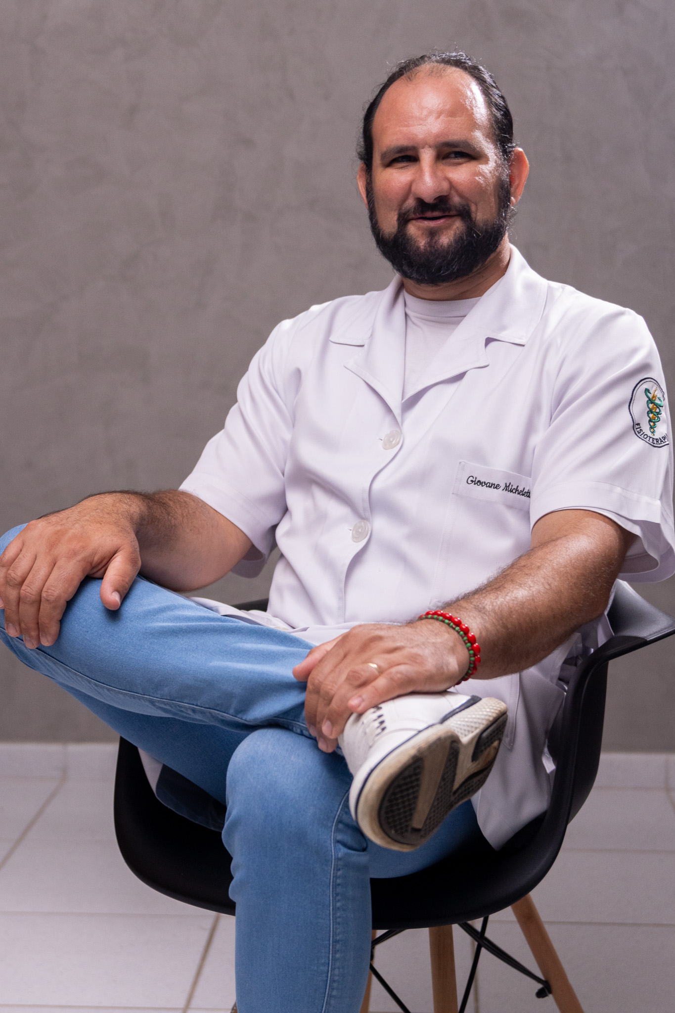 Giovane Micheletti Baberge realizando fisioterapia homecare em São José do Rio Preto